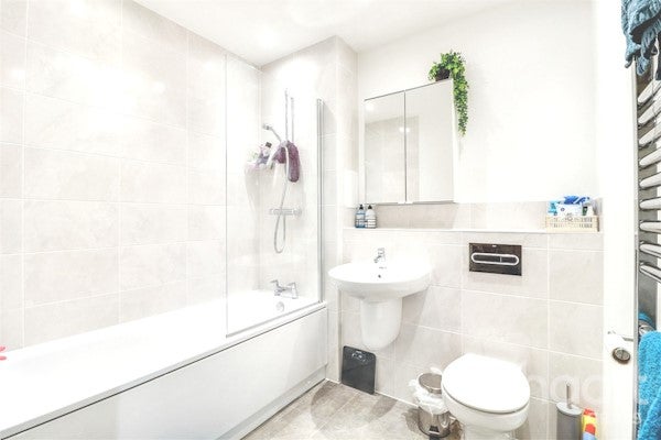 Flat Sheepen Place in Colchester