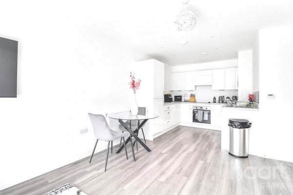 Flat Sheepen Place in Colchester