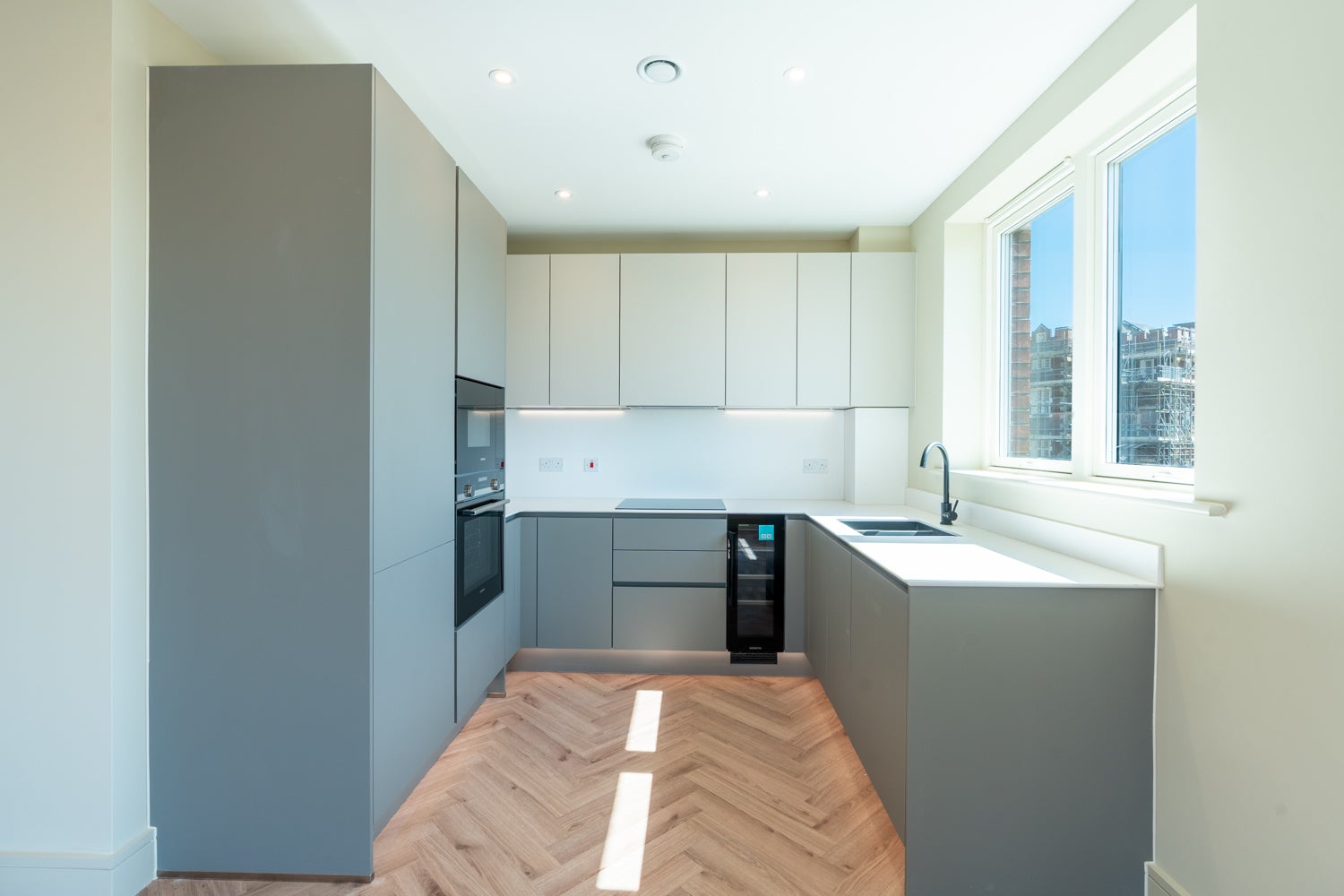 Flat Lapidge Drive in Greater London