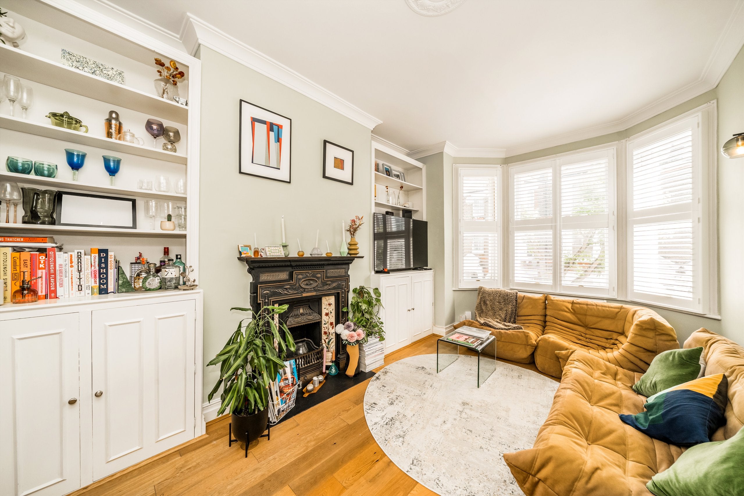 Flat College Place in Greater London