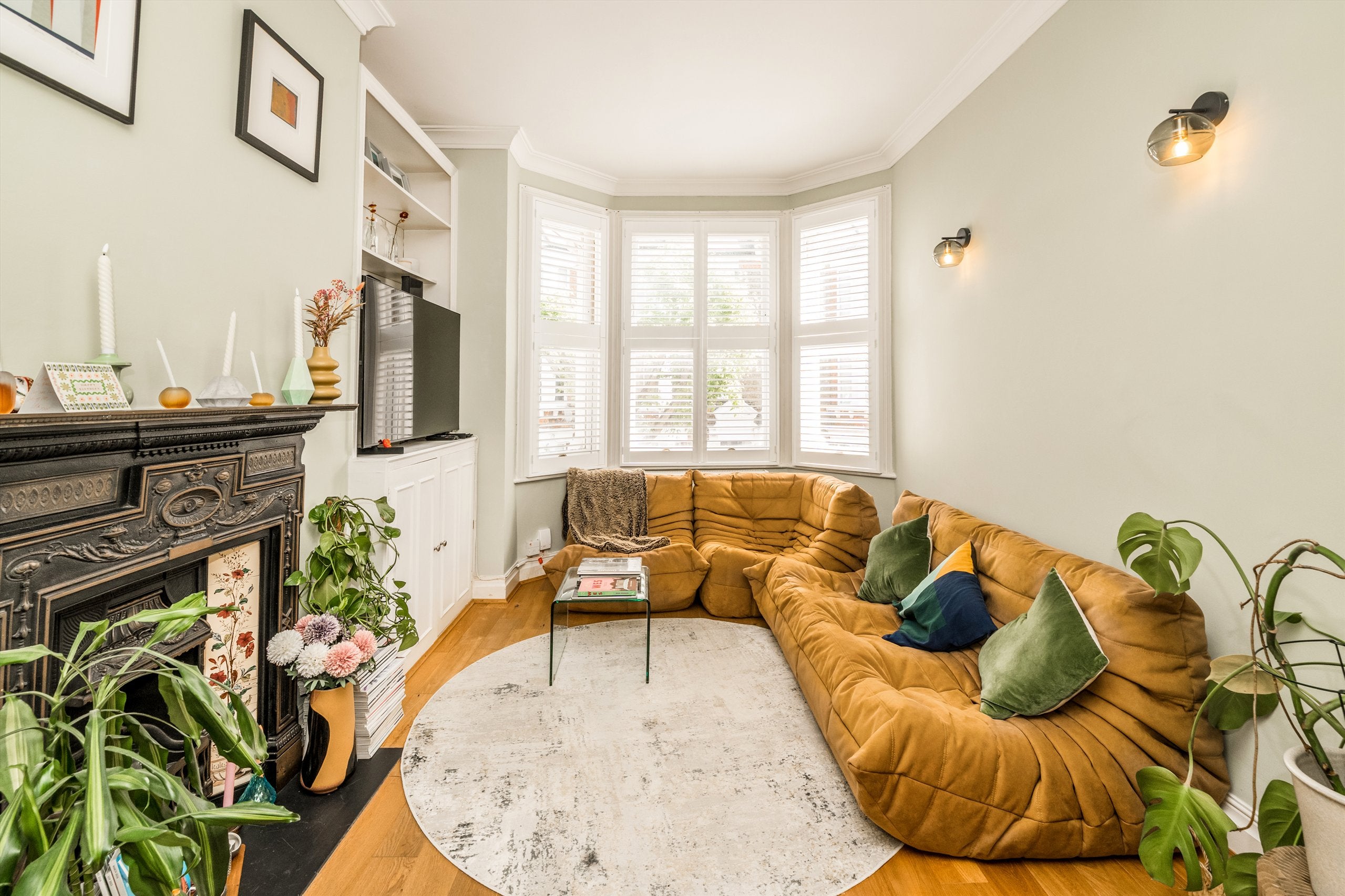 Flat College Place in Greater London