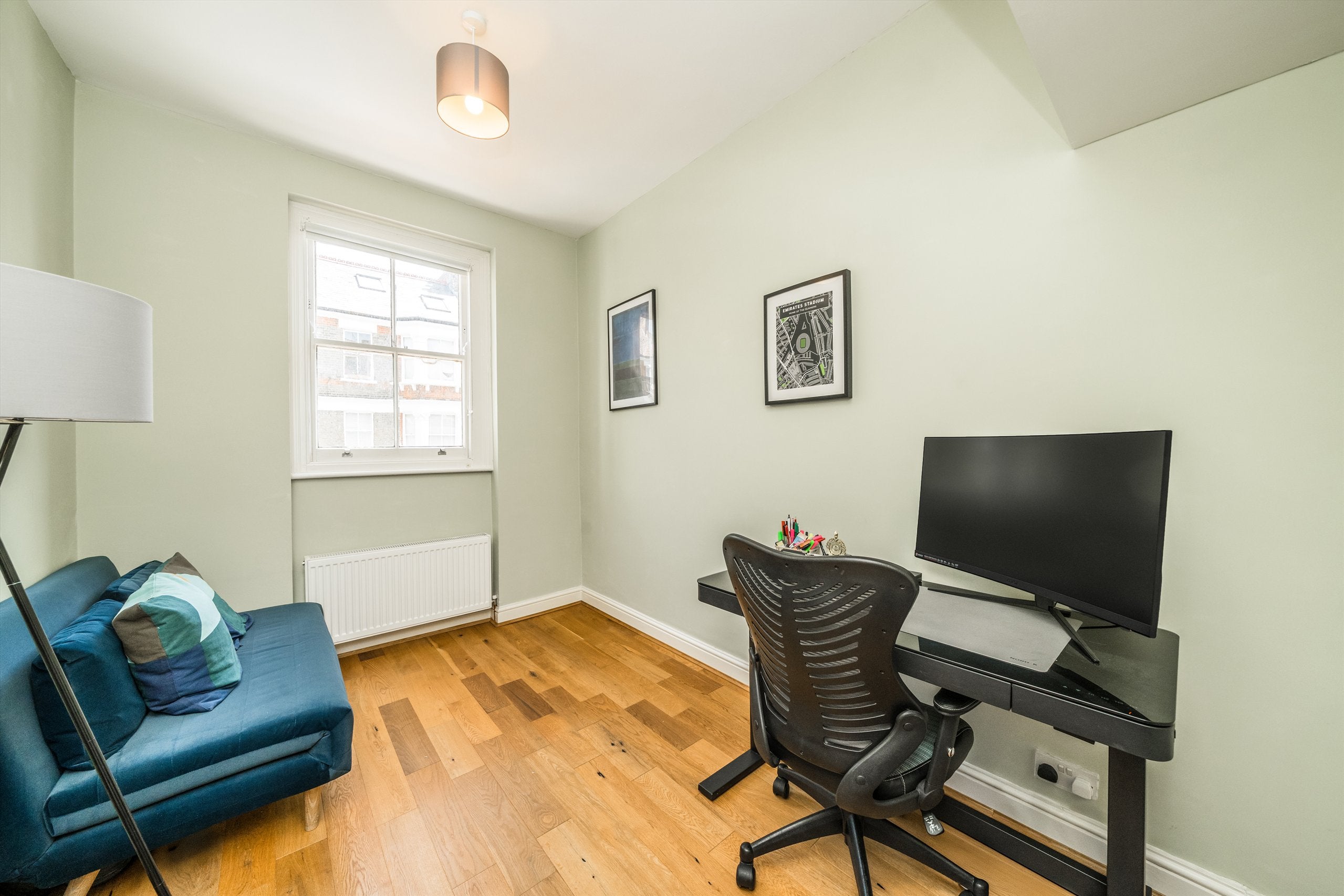 Flat College Place in Greater London
