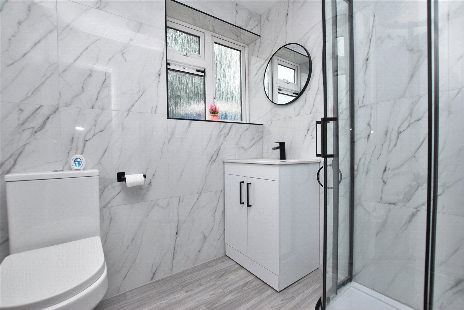 Room Broomfield in Guildford
