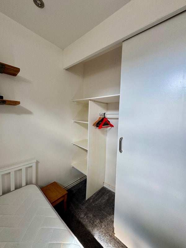Room Stoney Lane in Greater London
