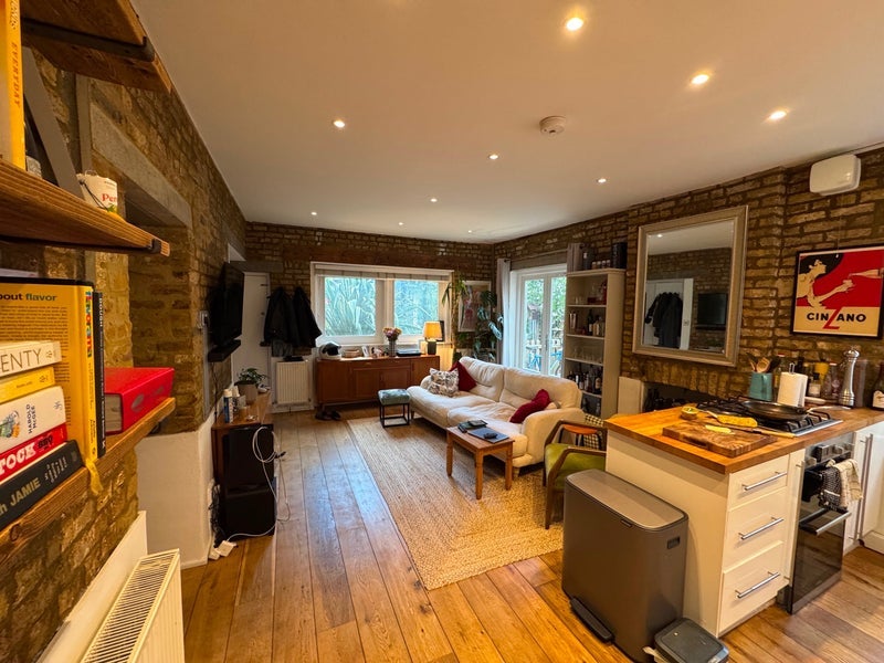 Room Stoney Lane in Greater London