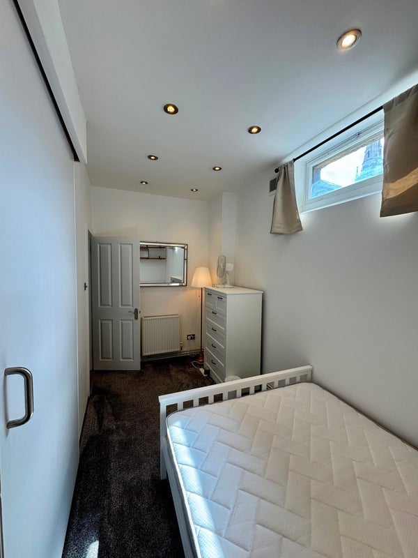Room Stoney Lane in Greater London