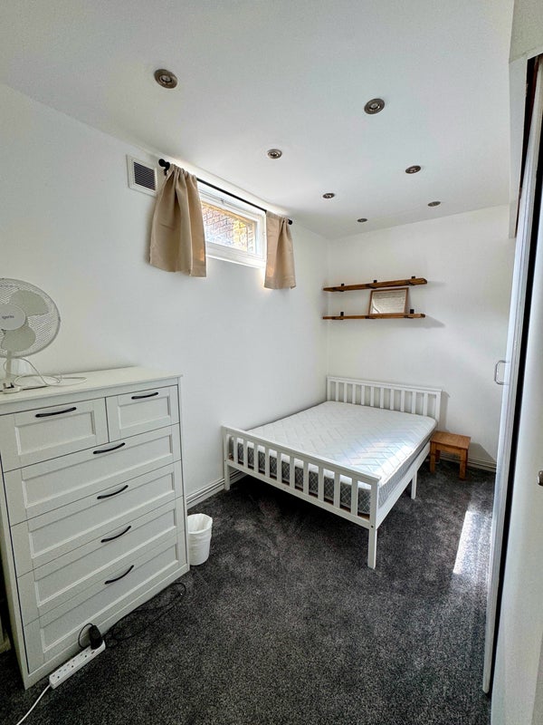 Room Stoney Lane in Greater London