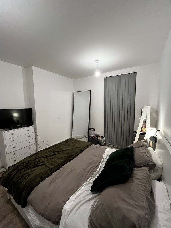 Room Peloton Avenue in Greater London