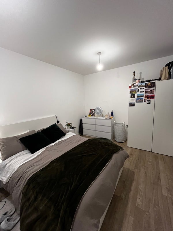 Room Peloton Avenue in Greater London