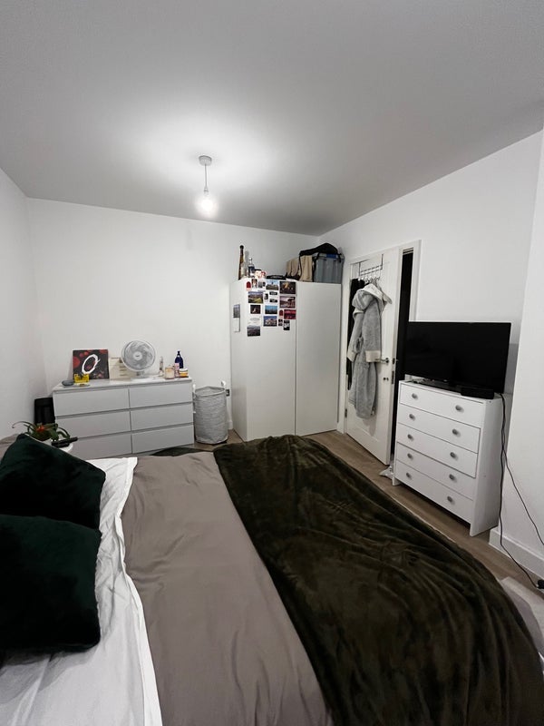 Room Peloton Avenue in Greater London