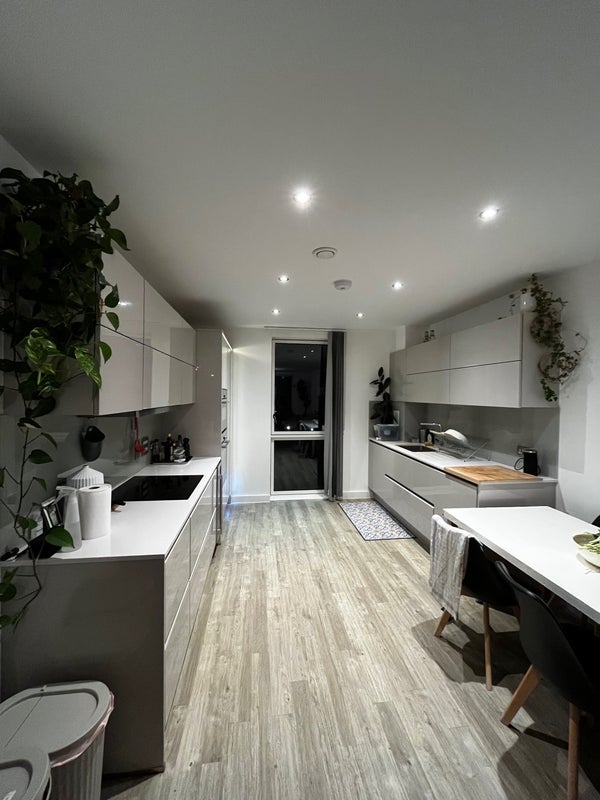 Room Peloton Avenue in Greater London