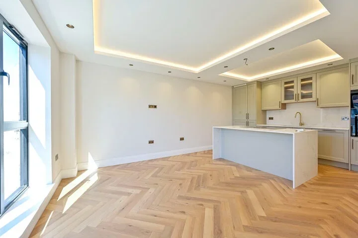 Flat Hazelwood Avenue in Greater London