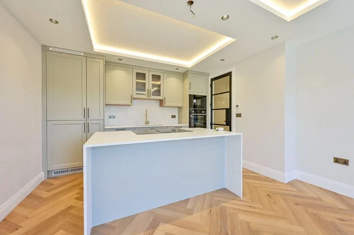 Flat Hazelwood Avenue in Greater London