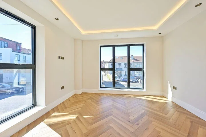 Flat Hazelwood Avenue in Greater London
