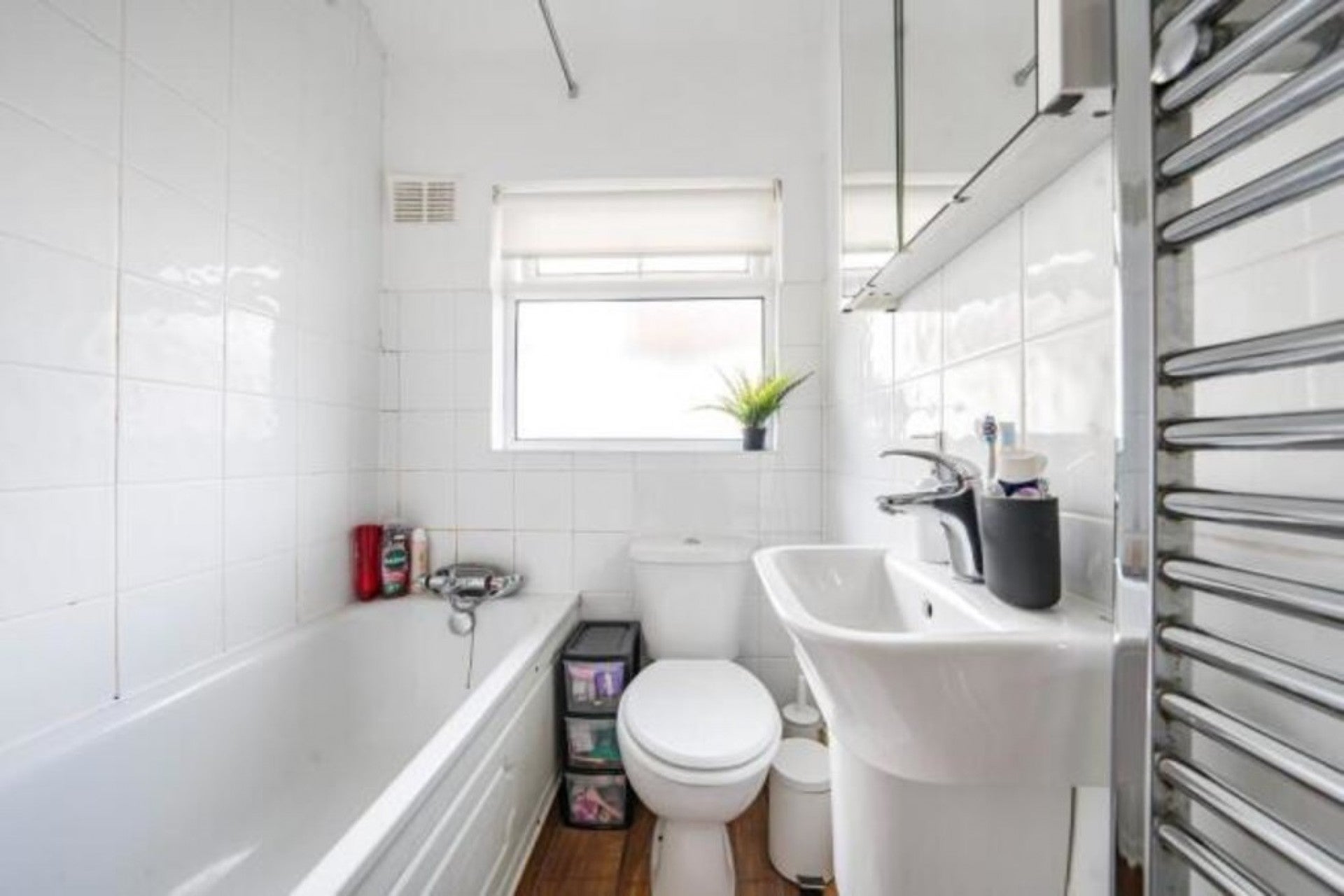 Room Alexandra Court in Borough of Runnymede