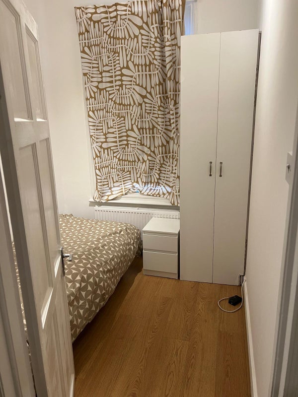 Room Nascot Street in Greater London