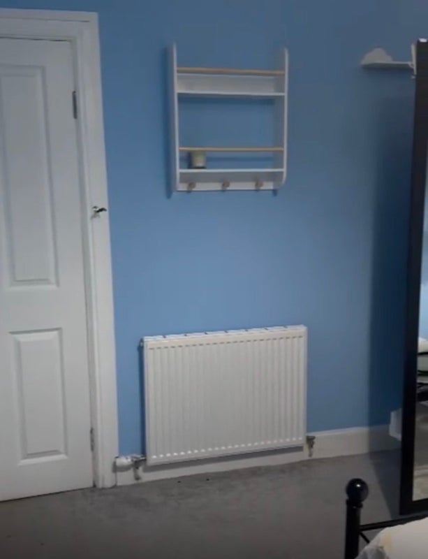 Room Tantallon Road in Glasgow