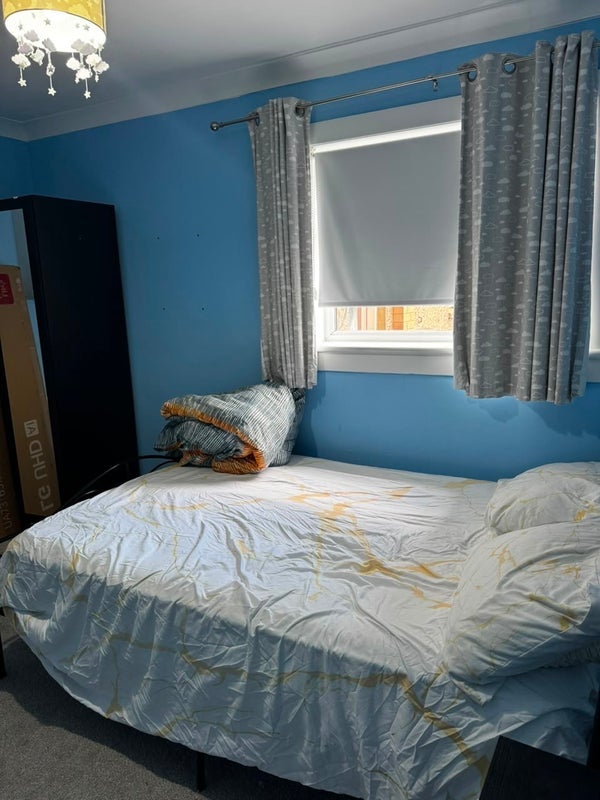 Room Tantallon Road in Glasgow