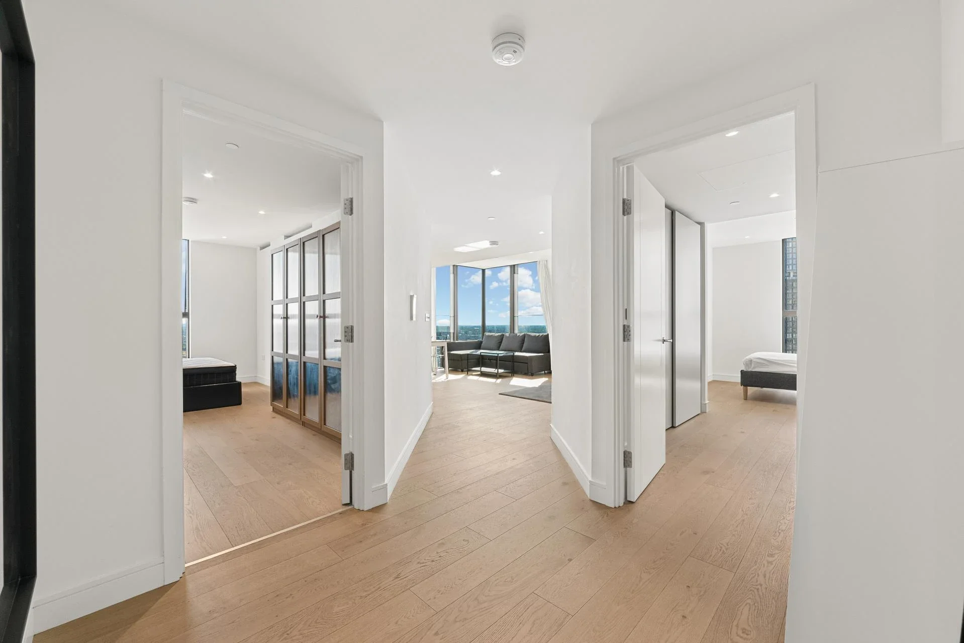 Flat South Quay Square in Greater London