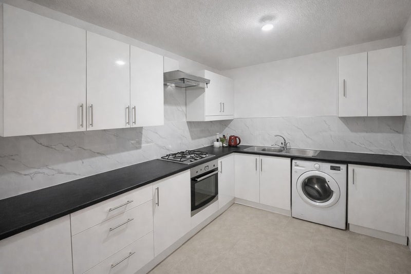Room Greystoke Road in Slough