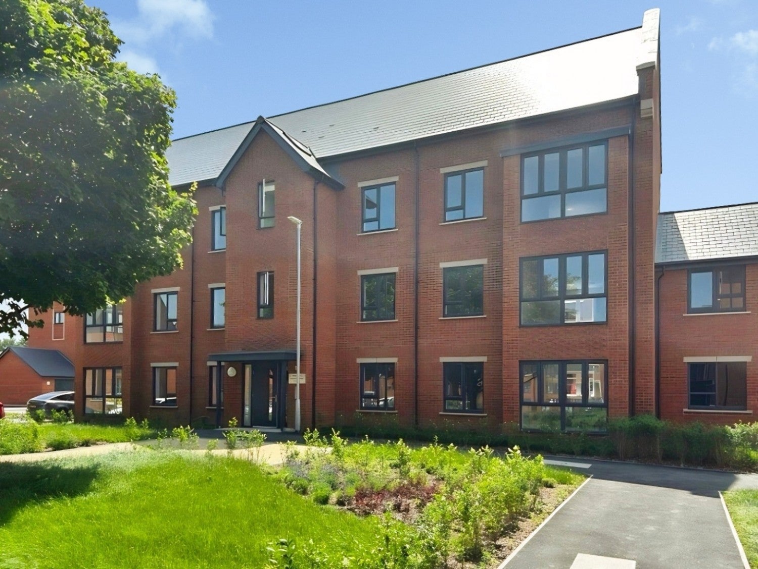 Flat Aldridge Road in Folkestone and Hythe District