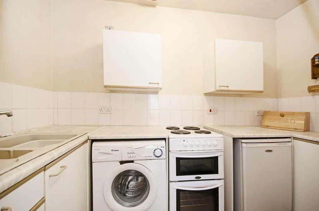Flat Raven Close in Greater London