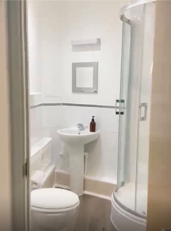 Room Abbey Street in Greater London
