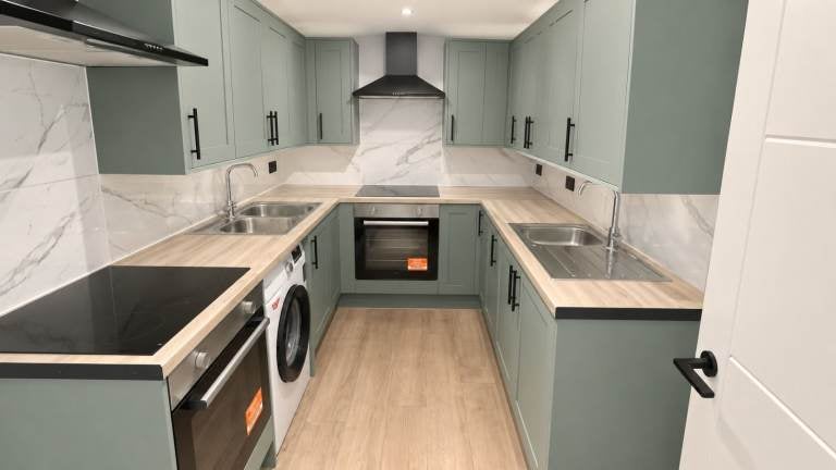 Flat Hook Rise South in Greater London