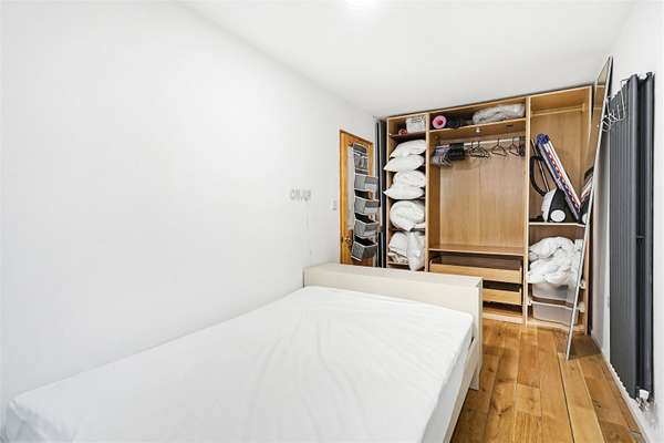 House Keith Connor Close in Greater London