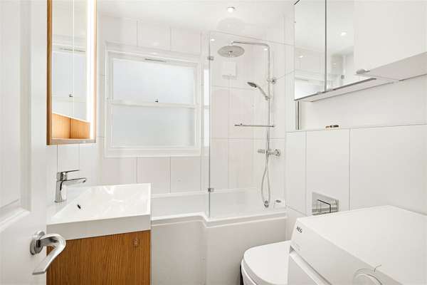 House Keith Connor Close in Greater London