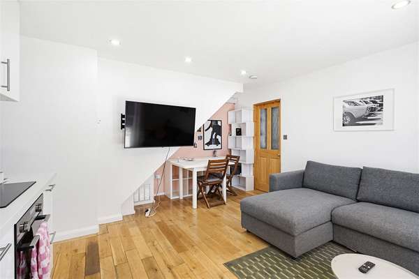 House Keith Connor Close in Greater London