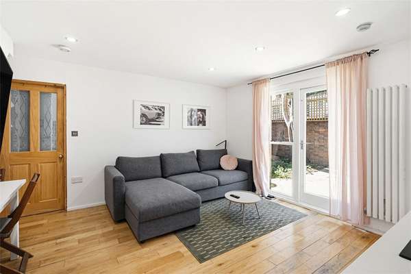 House Keith Connor Close in Greater London