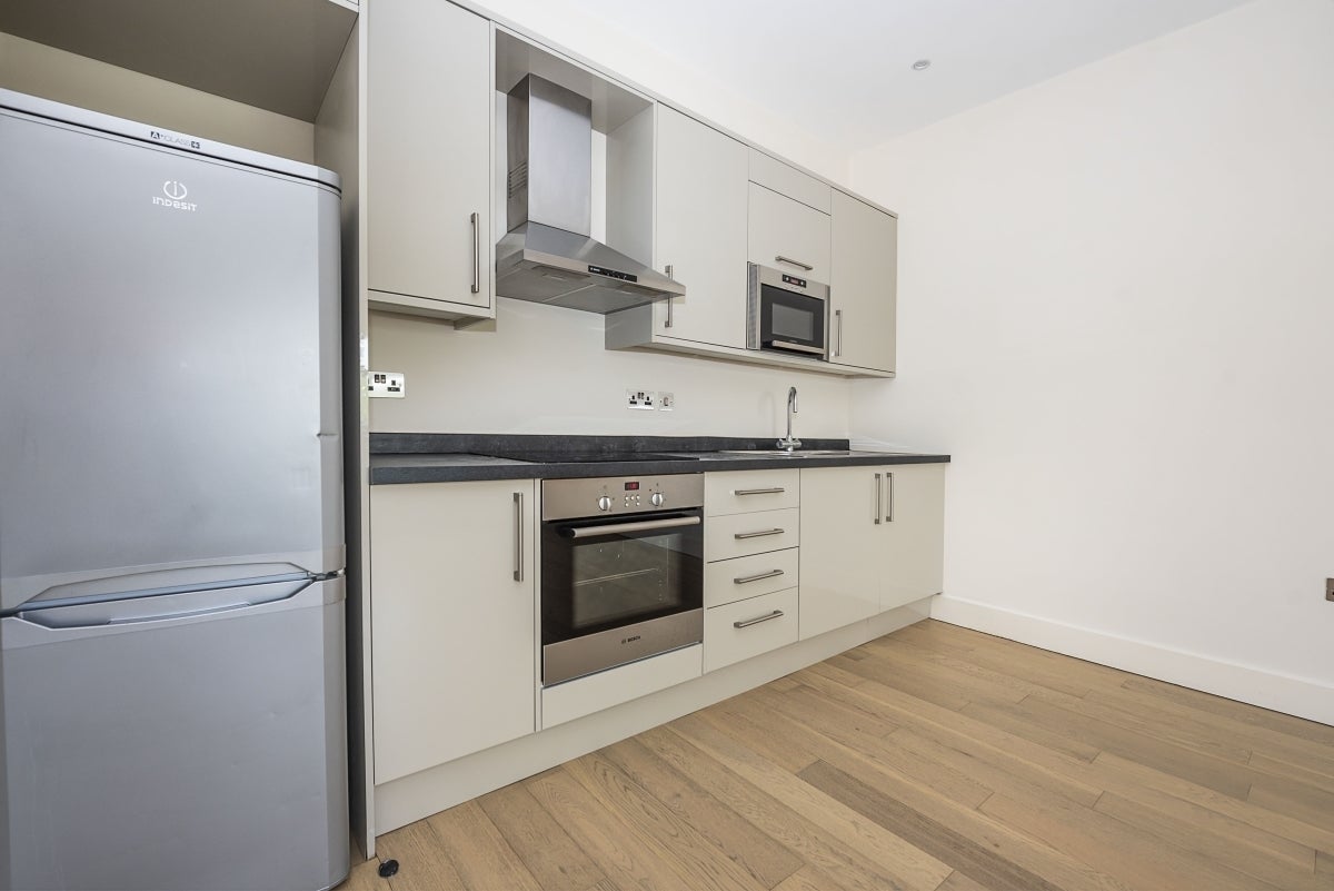 Flat Barnsbury Lane in Greater London