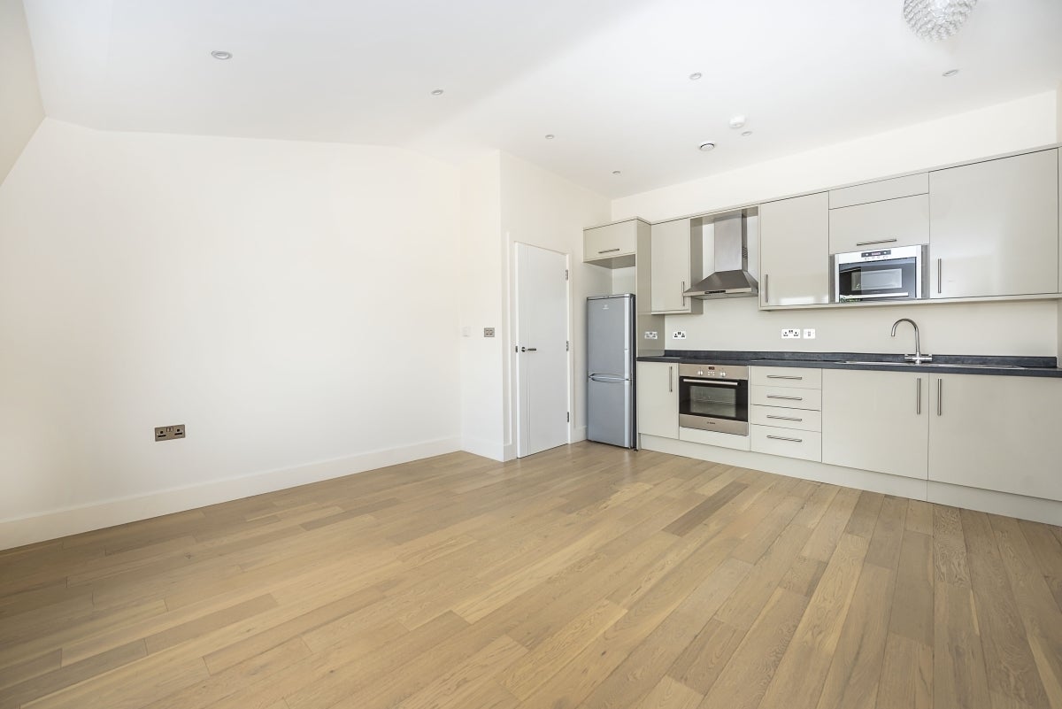 Flat Barnsbury Lane in Greater London