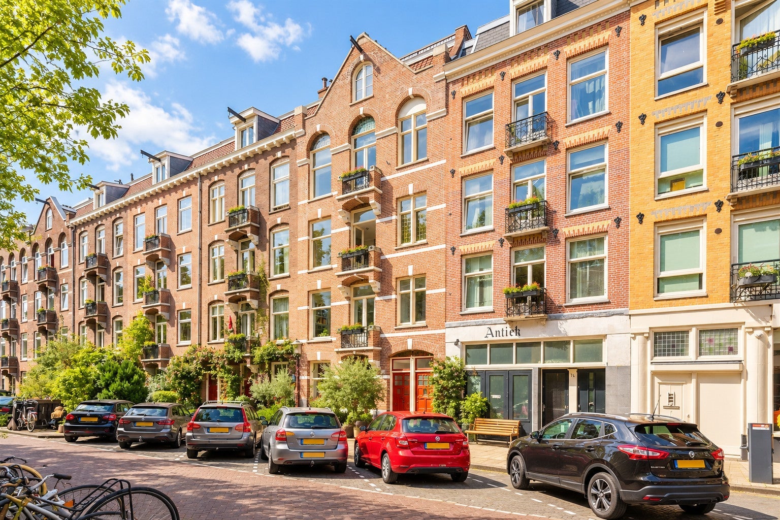 Flat Brederodestraat in Amsterdam