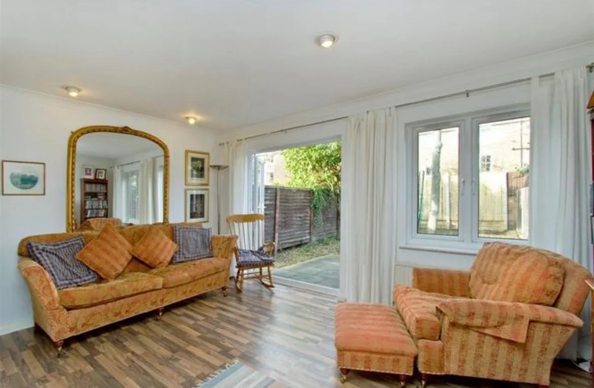 House Burleigh Place in Greater London