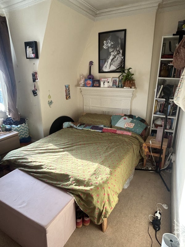 Room Electric Avenue in Greater London