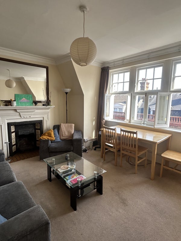 Room Electric Avenue in Greater London