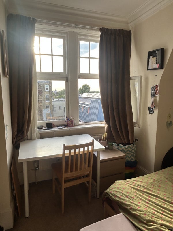 Room Electric Avenue in Greater London