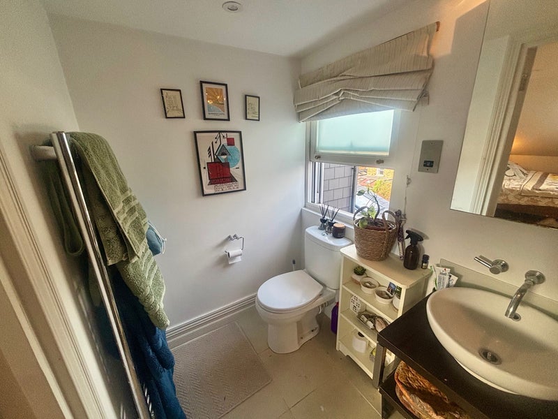 Room Andalus Road in Greater London