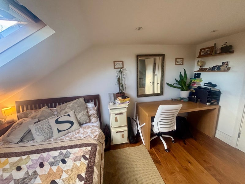 Room Andalus Road in Greater London