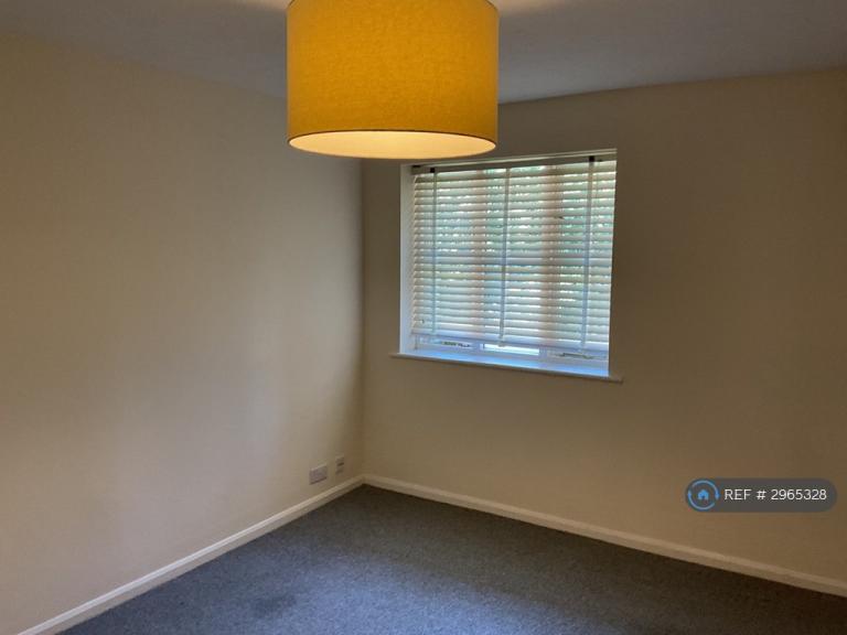 Flat Bucknalls Close in St Albans