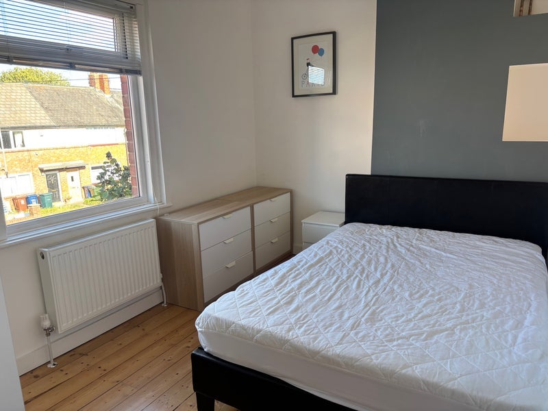 Room Holystone Crescent in Newcastle upon Tyne