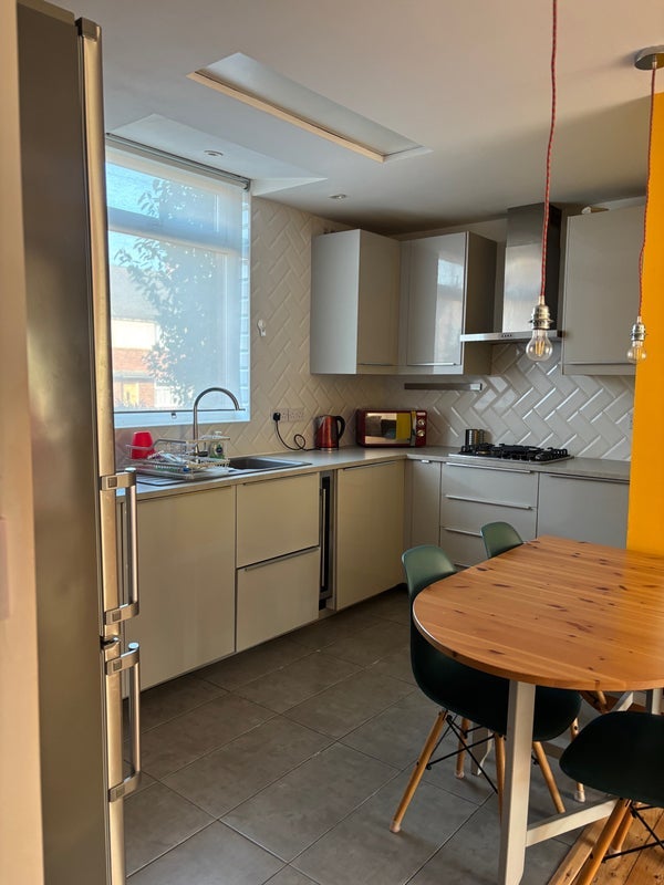 Room Holystone Crescent in Newcastle upon Tyne