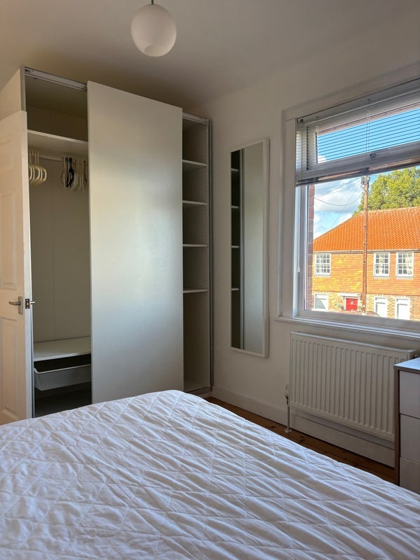 Room Holystone Crescent in Newcastle upon Tyne