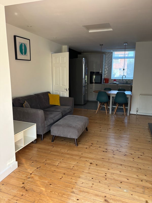 Room Holystone Crescent in Newcastle upon Tyne