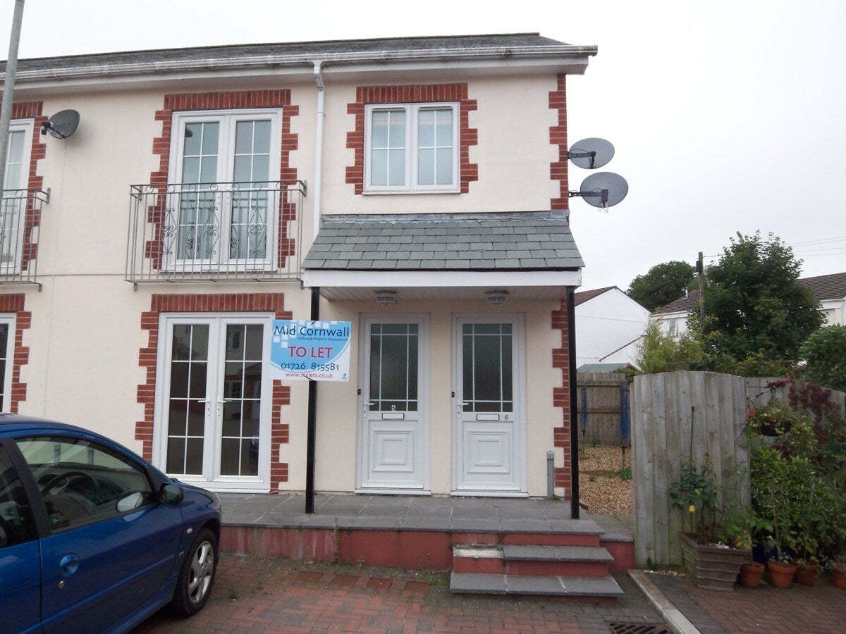 Flat The Square in Grampound Road