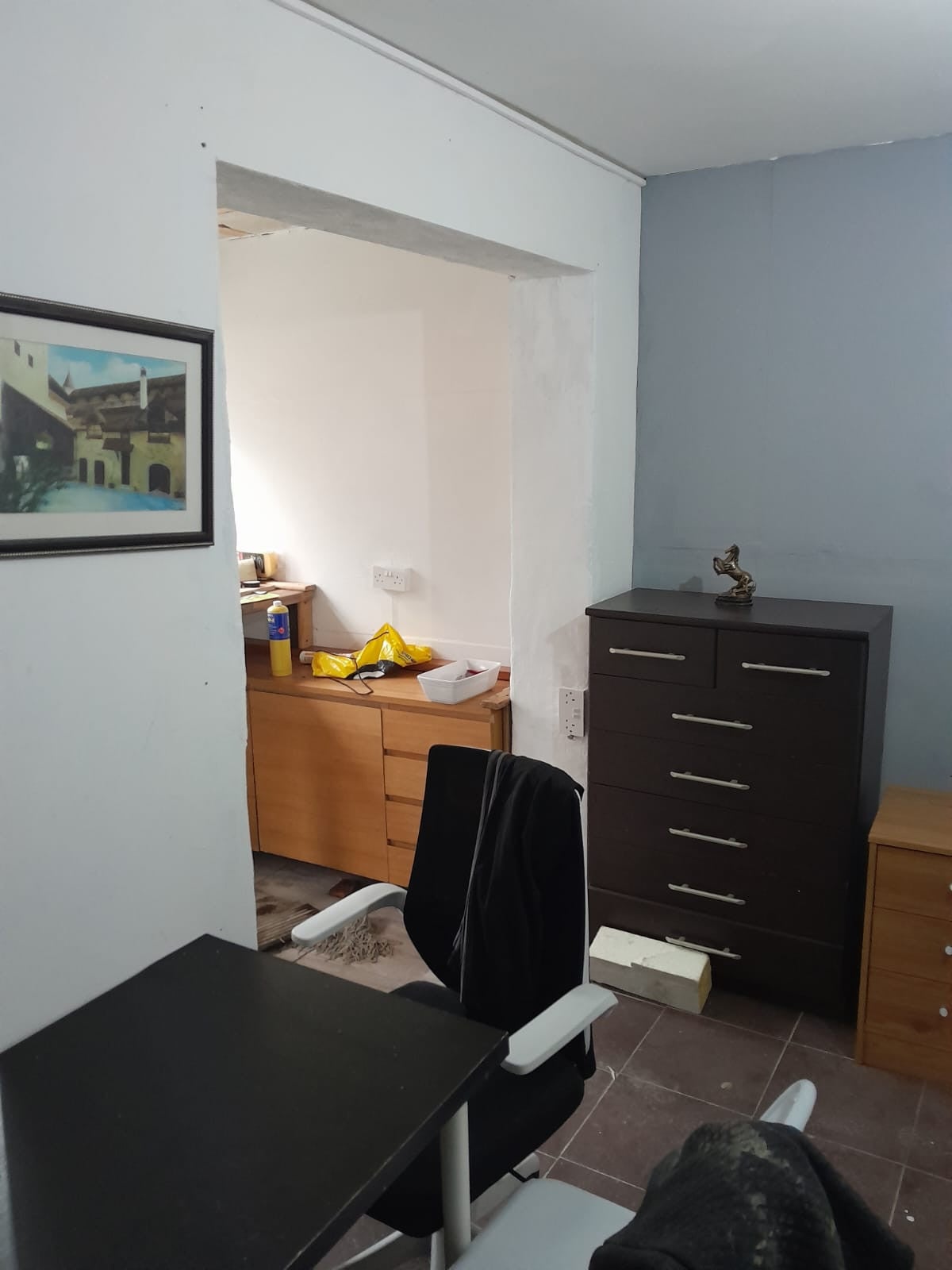 Flat Rowe Gardens in Greater London