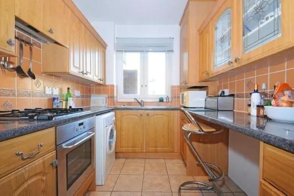Flat Burge Street in Greater London