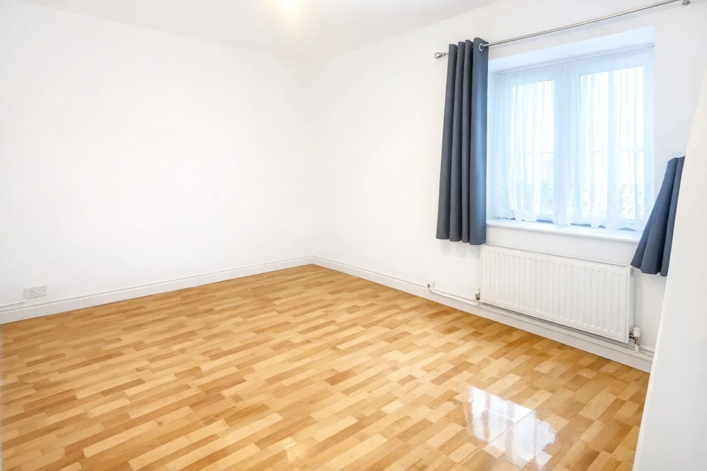 Flat Burge Street in Greater London